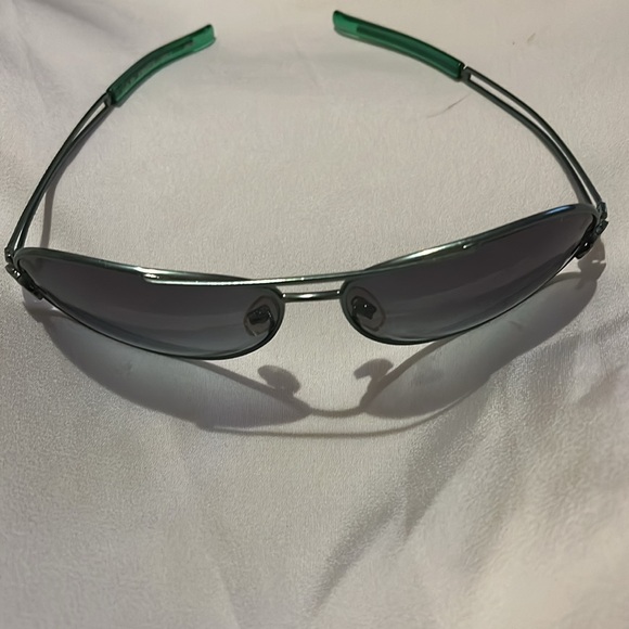 Jennifer Lopez Green and Black Aviator Sunglasses with Gradient Lenses main image 5